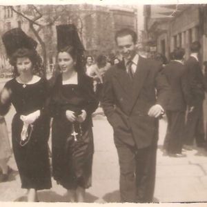 Mujer con traje regional