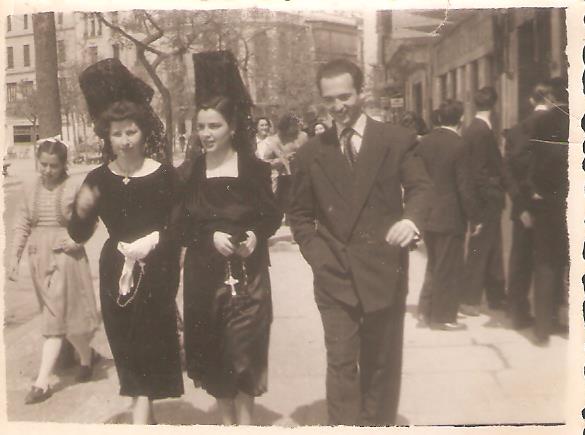 Mujeres con traje regional
