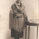Mujer con traje regional