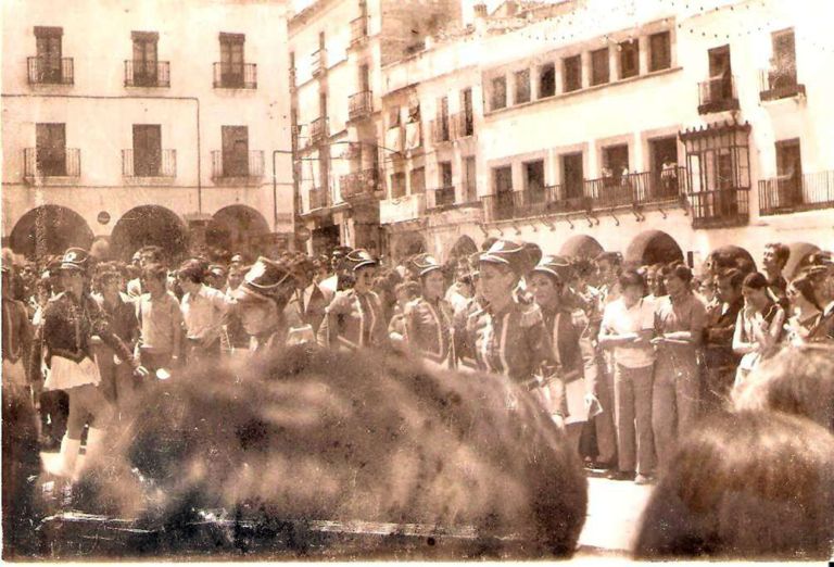 Majorettes en la plaza Mayor