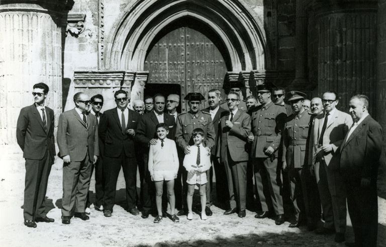 Misa de nombramiento de la Guardia Civil como Hermana de Honor de la Cofradía del Nazareno