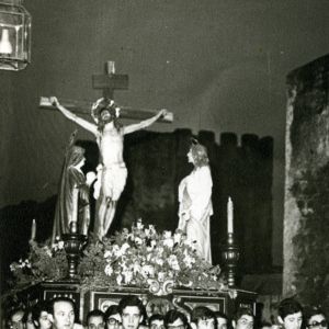 V-105 Paso procesional El Calvario, a su paso por los Adarves 1971