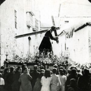 V-59 Viernes Santo, el Nazareno ante el Arco de la Estrella año 1947