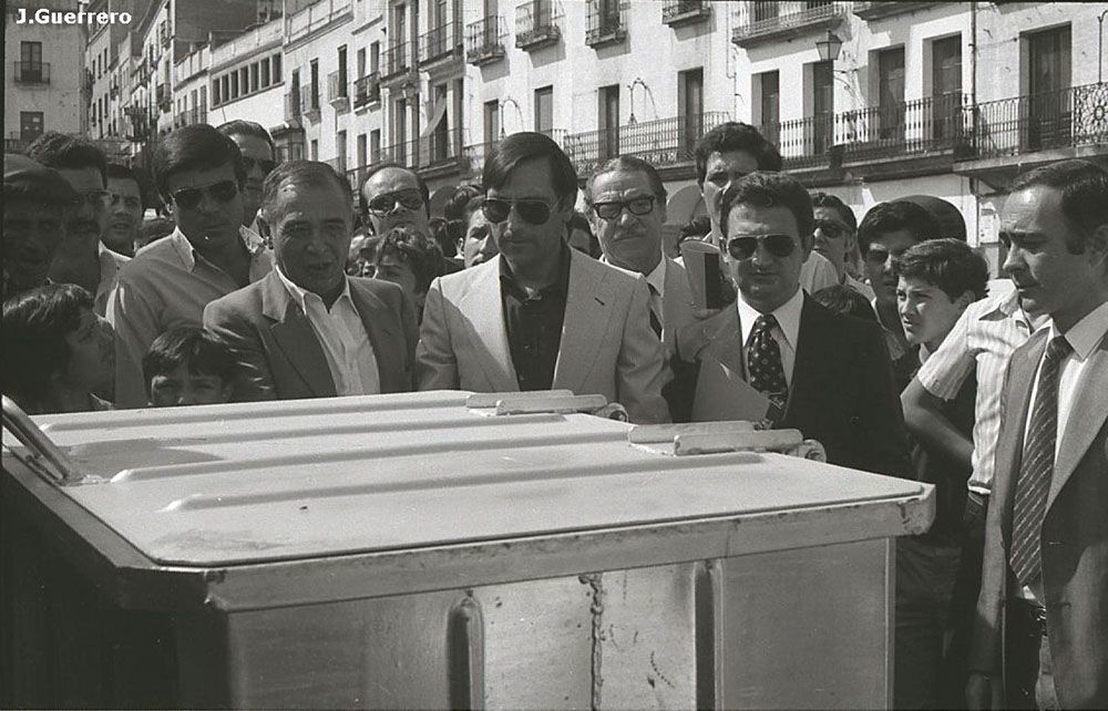Luis González Cascos, presenta nuevos contenedores