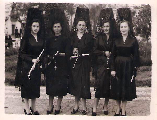 Imagen (162) Señoras con mantilla