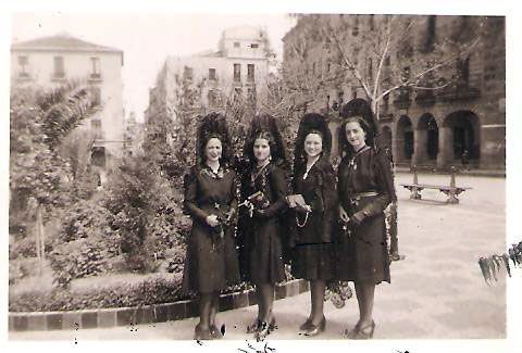 Imagen (166) Señoras con mantilla