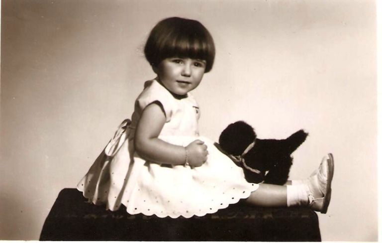Retrato niña con perrito