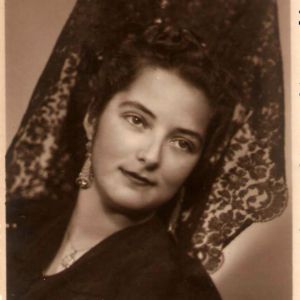 Retrato señora con peineta y mantilla