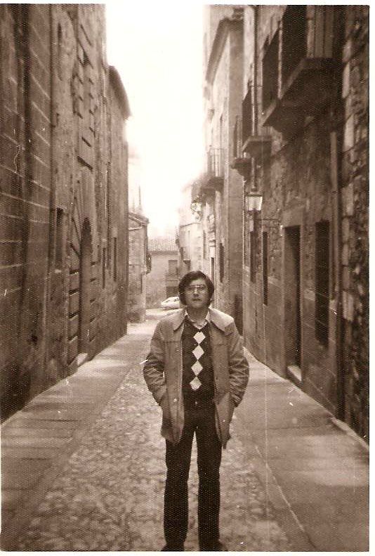 Imagen (182) Fotografía en la calle de el Parador Nacional y la Escuela de Bellas Artes.