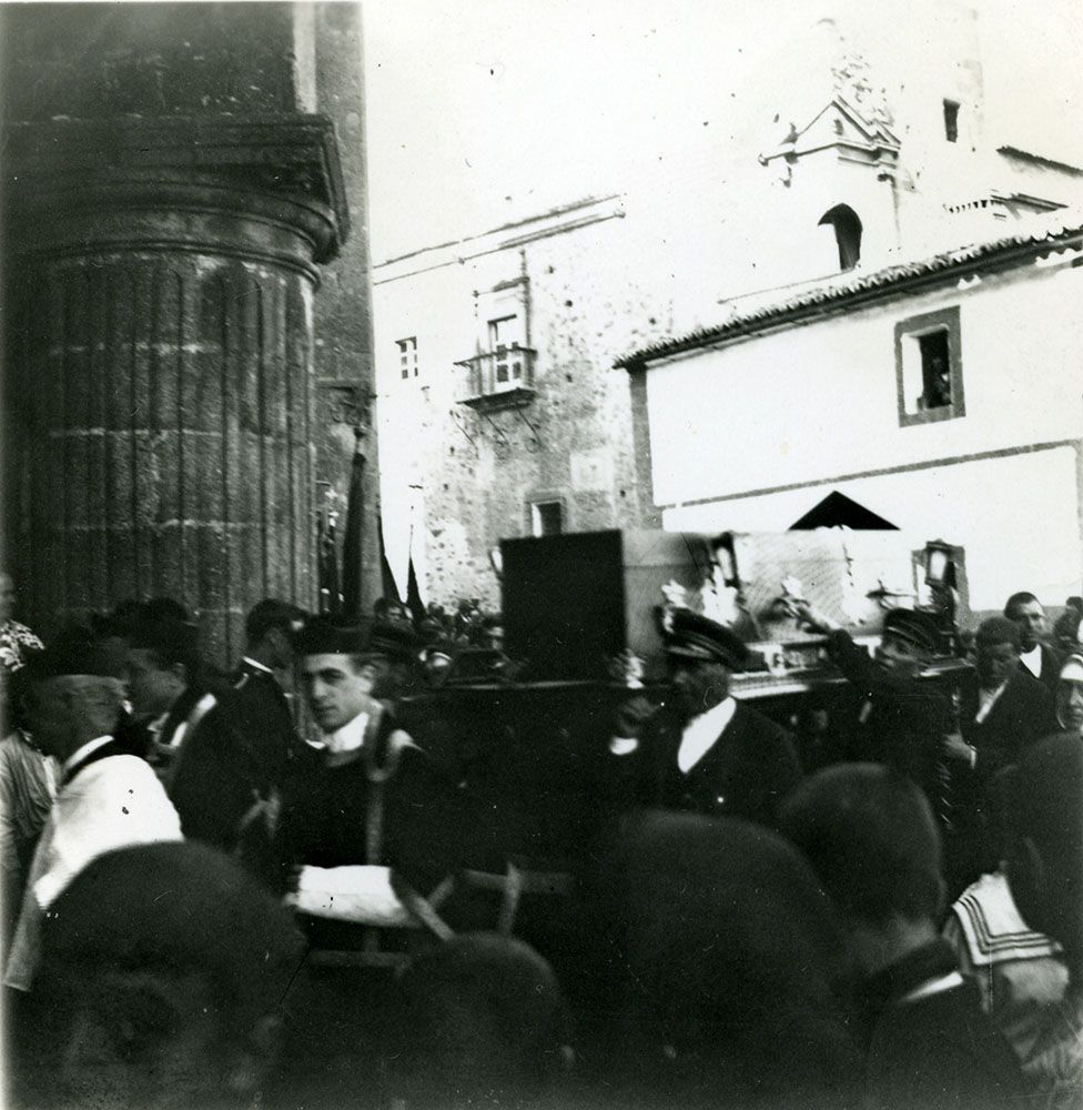V-4 Entierro en la Iglesia de Santiago 1918 Entierro en la Iglesia de Santiago