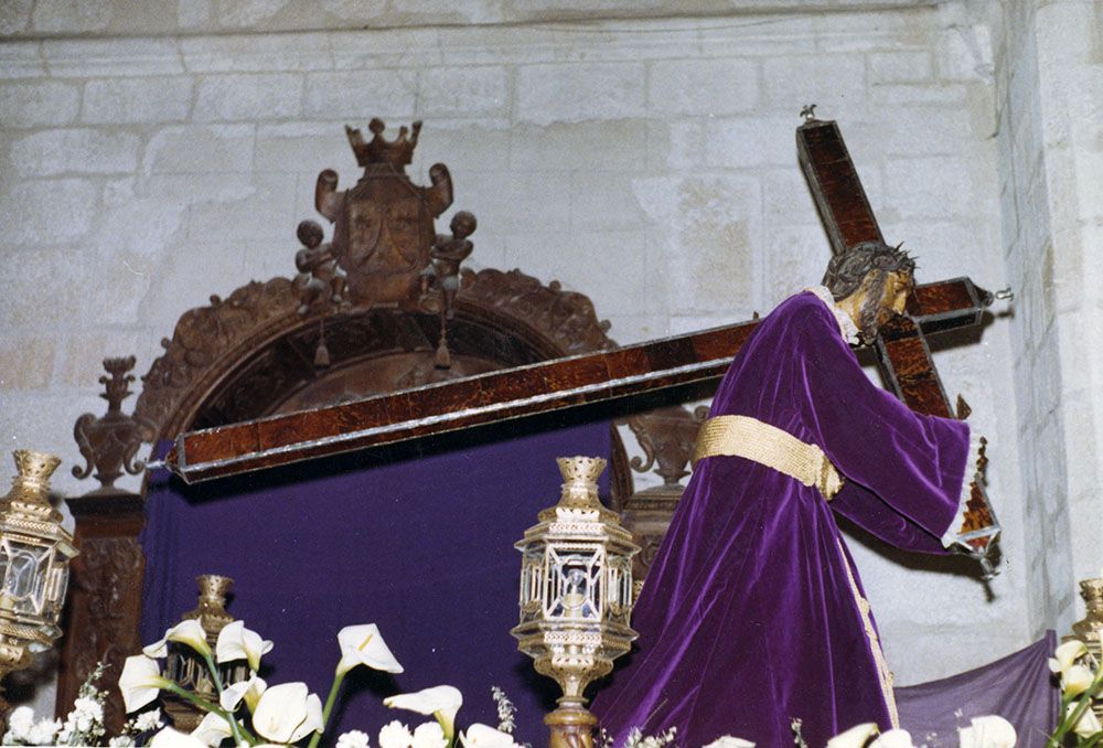 V-74 Nazareno con su nueva túnica procesional estrenada en la procesión del Viernes Santo 1966 Nazareno con su nueva túnica procesional estrenada en la procesión del Viernes Santo 1966