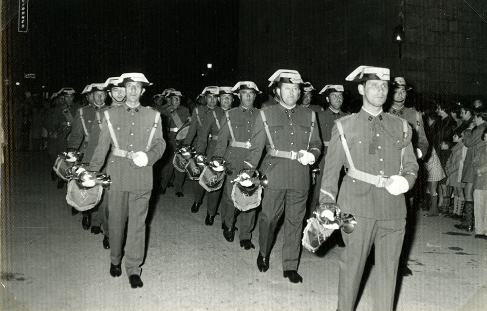 V-92 Desfile de Guardia Civil en la procesión del sábado santo el 28 de marzo de 1970 V-92 Desfile de Guardia Civil en la procesión del sábado santo el 28 de marzo de 1970