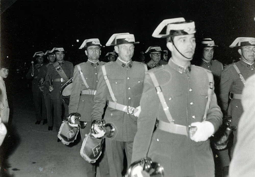 V-93 Desfile de Guardia Civil en la procesión del sábado santo el 28 de marzo de 1970 V-93 Desfile de Guardia Civil en la procesión del sábado santo el 28 de marzo de 1970