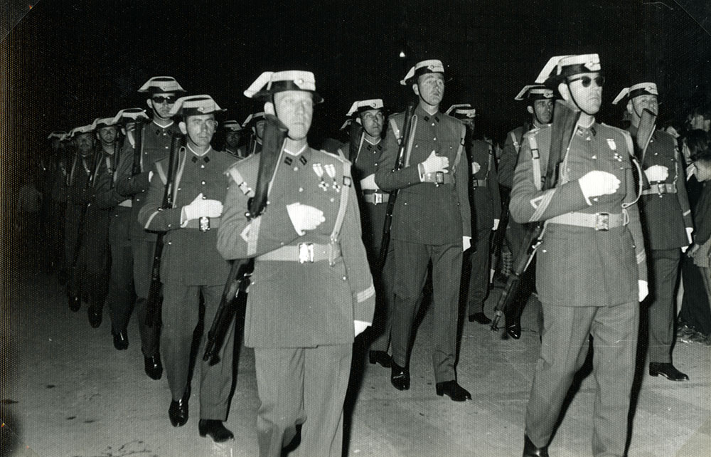 V-94 Desfile de Guardia Civil en la procesión del sábado santo el 28 de marzo de 1970 V-94 Desfile de Guardia Civil en la procesión del sábado santo el 28 de marzo de 1970