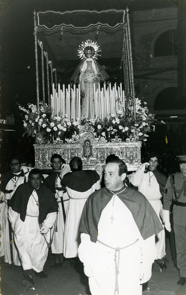 V-98 Desfile de Guardia Civil en la procesión del sábado santo el 28 de marzo de 1970 V-98 Desfile de Guardia Civil en la procesión del sábado santo el 28 de marzo de 1970