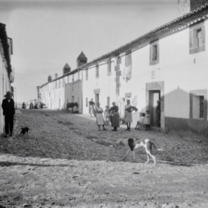 Escena cotidiana en la calle Berrocala