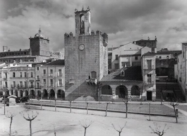 Plaza Mayor, Torre de Bujaco y Ermita de la Paz