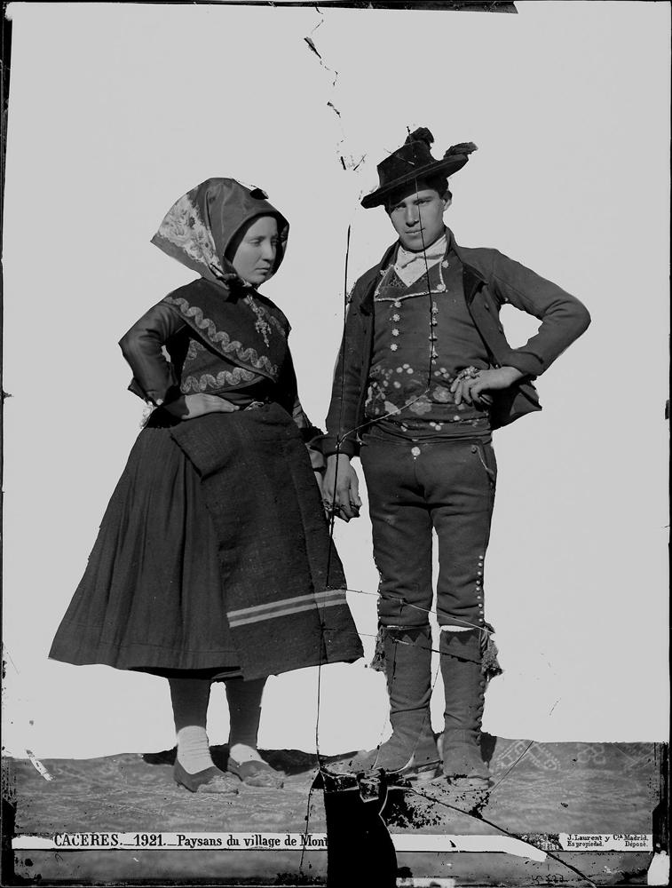 1921.- Paysans du village de Montehermoso