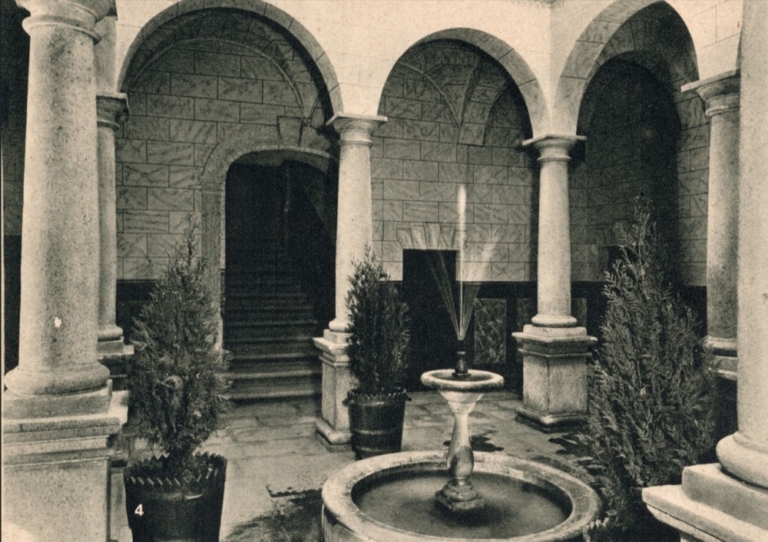 Patio interior de las Casas Consistoriales de Hervás