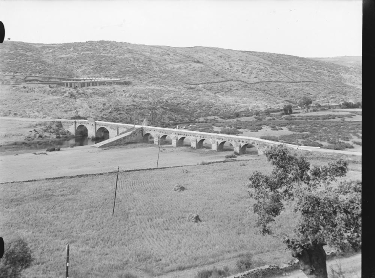 Puente en Jaraicejo (Trujillo-Oropesa)