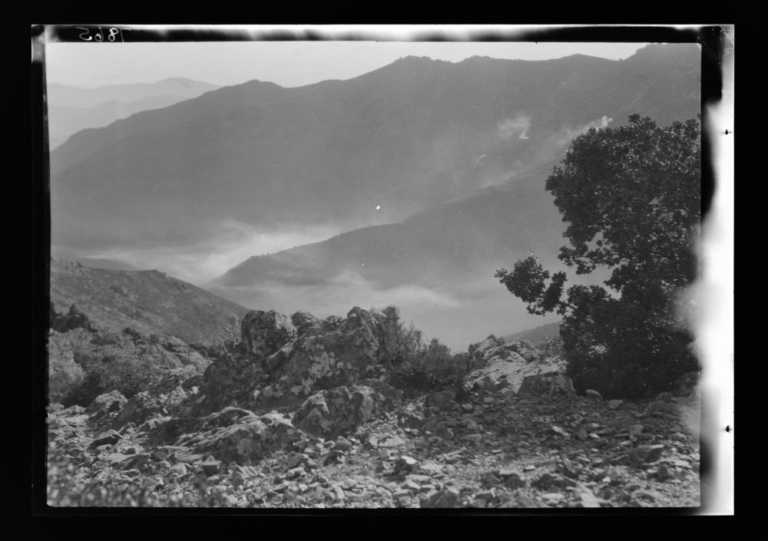 Vista desde El Portillo: humo de los carboneros a lo lejos