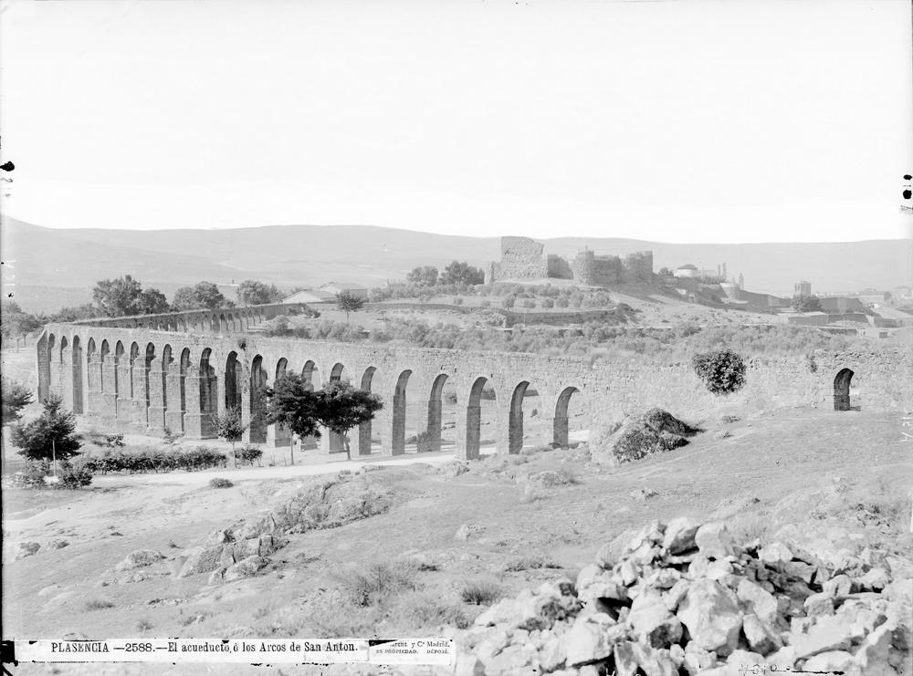 Acueducto o los Arcos de San Antón