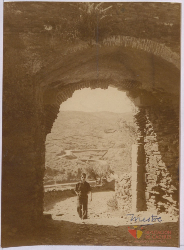 Alcántara. Murallas: Arco de las monjas