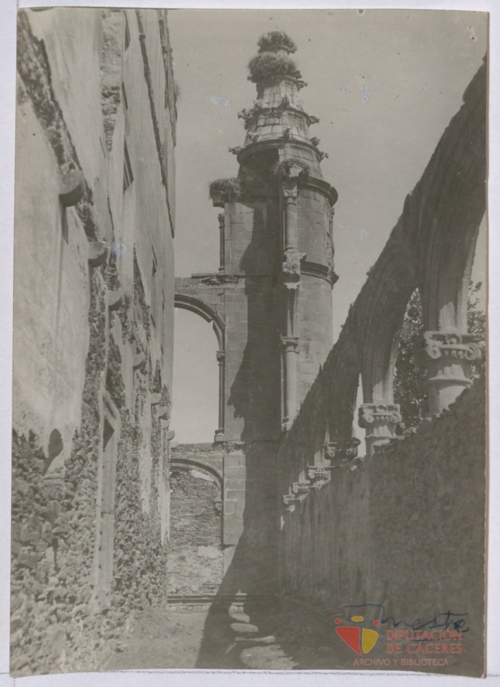 Alcántara: San Benito. Galería de Carlos V