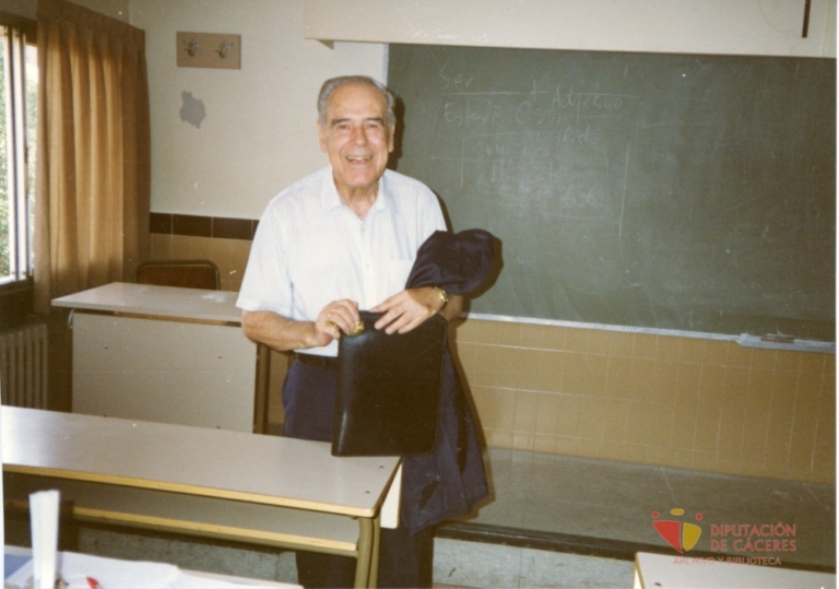 Alonso Zamora Vicente en una clase