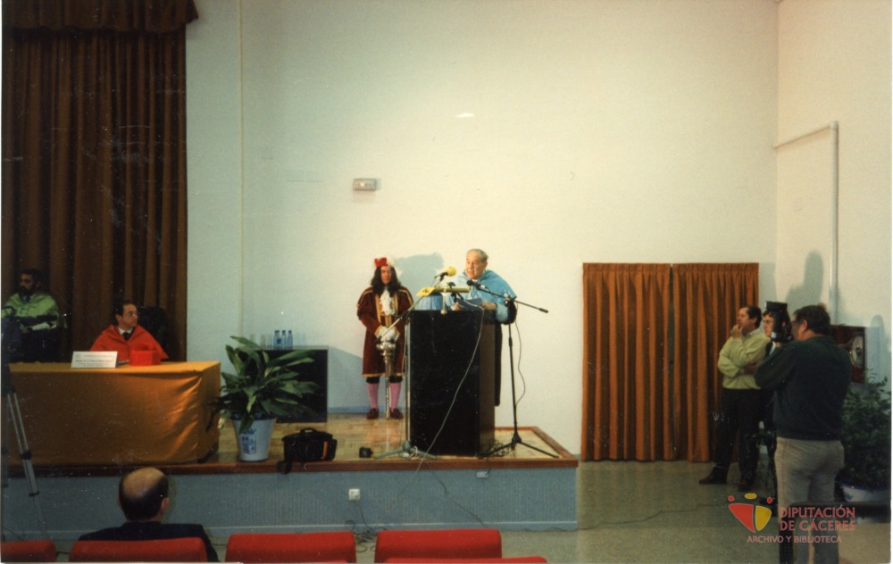 Alonso Zamora Vicente
