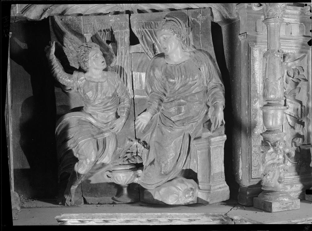 Anunciación, relieve policromado
