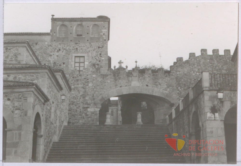Arco de la Estrella de Cáceres