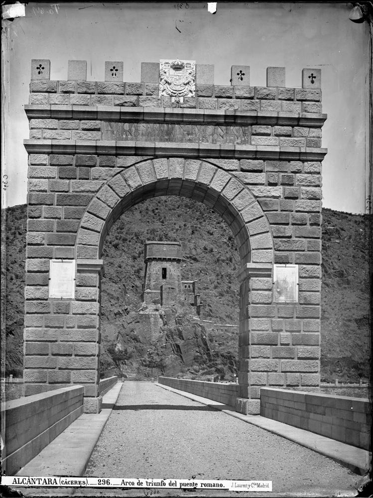 Arco de Triunfo del puente romano