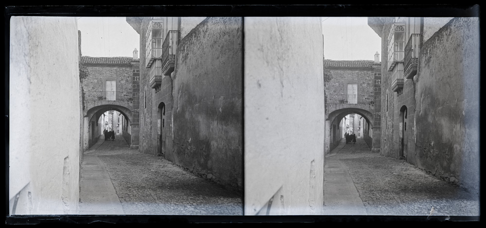 Arco en una calle de Cáceres