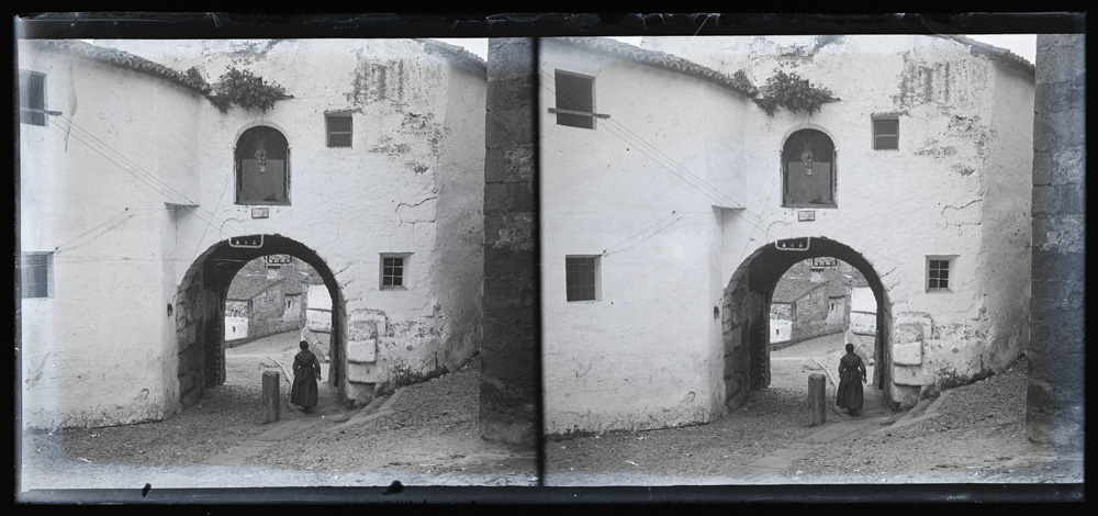 Arco en una calle de Cáceres