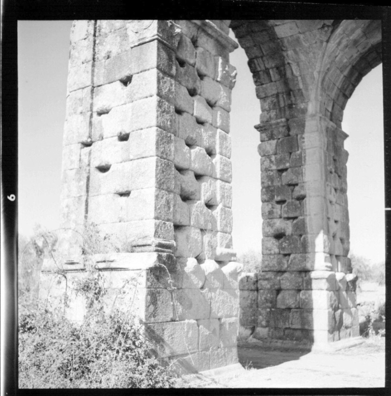Arco romano de Cáparra, detalle del mismo