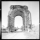 Arco romano de Cáparra, vista occidental del mismo · Carlos Callejo Serrano, 1960