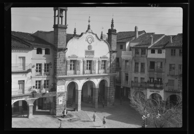 Ayuntamiento y casas contiguas