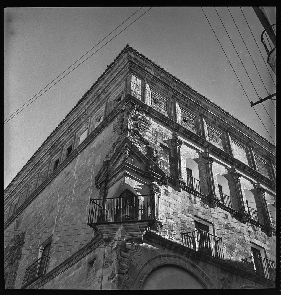 Balcón de ángulo Palacio de los Duques de San Carlos · Juan Miguel Pando Barrero, 1951