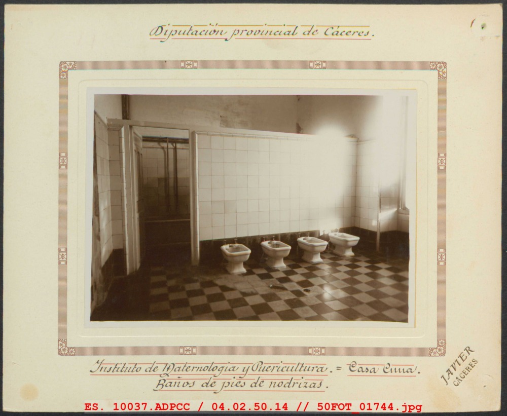 Baños de pies de nodrizas en la Casa Cuna