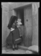 Benjamina y su bebé vestidos para la misa y un bautizo · Ruth Matilda Anderson, 1928
