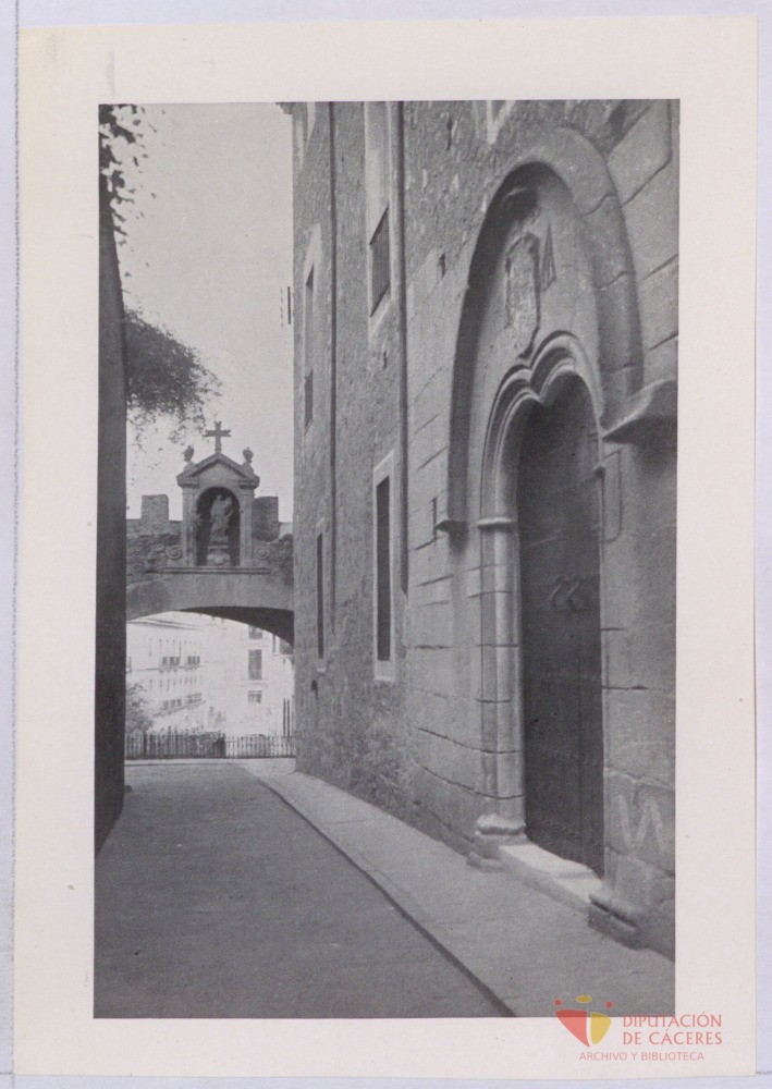 Cáceres: Arco de la Estrella y portada del Palacio Episcopal