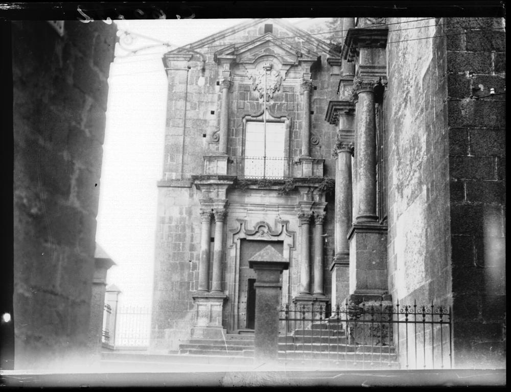 Cáceres: iglesia. Portada