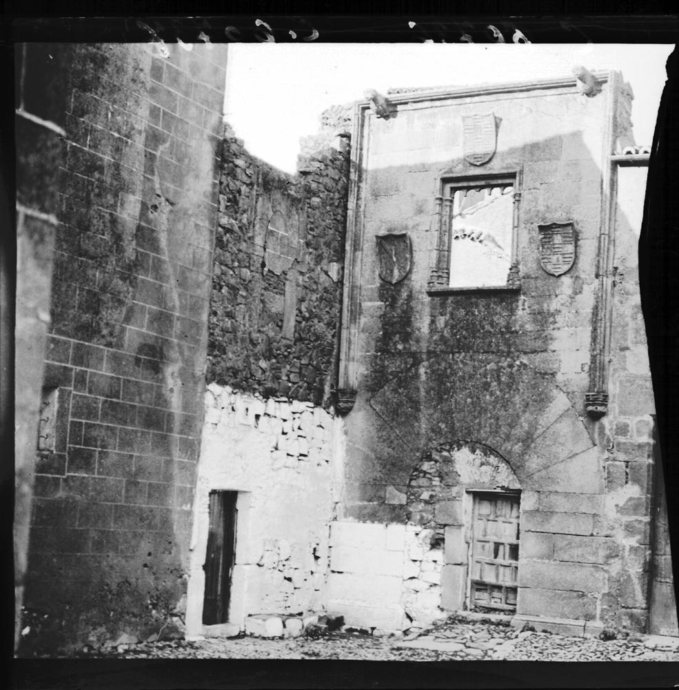 Cáceres: palacio. Fachada