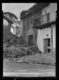 Calle de escalones de roca y casas con balcones volados · Ruth Matilda Anderson, 1928
