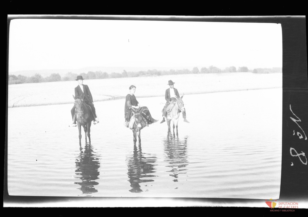 Campesinos cruzando el río Tiétar
