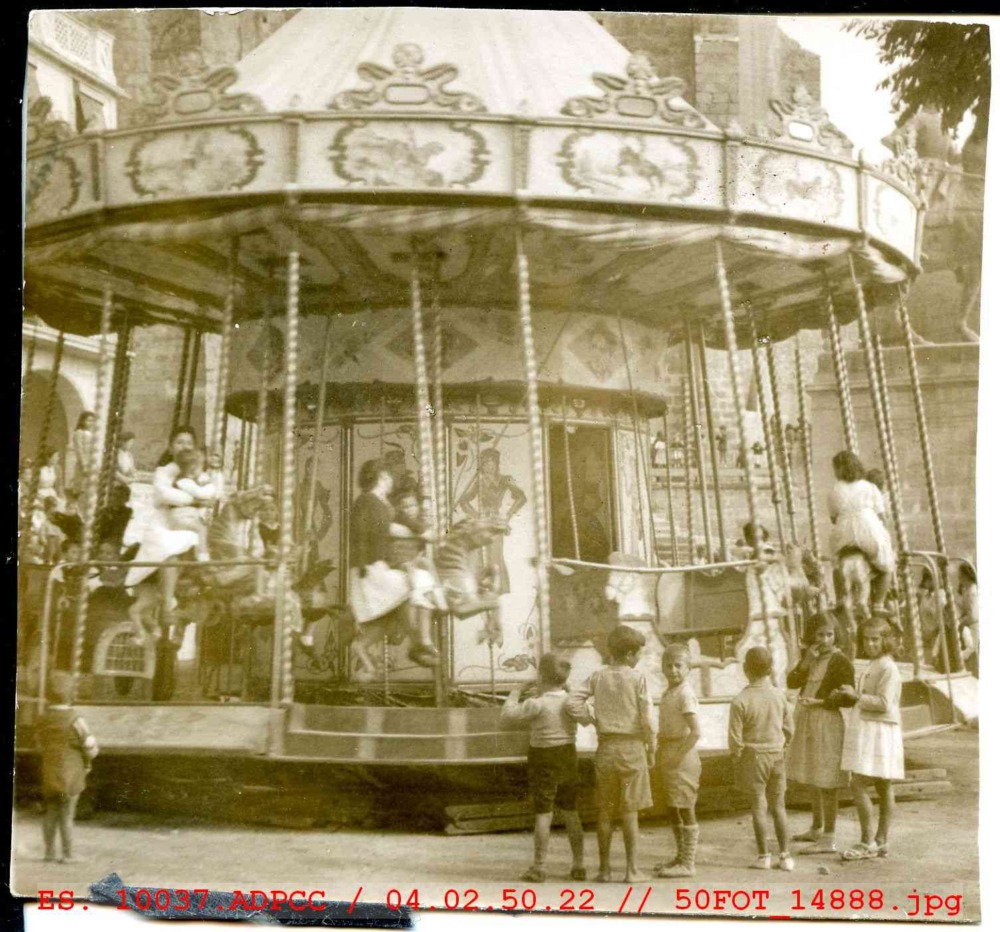 Carrusel en la plaza Mayor de Trujillo
