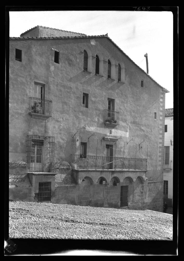 Casa de estuco amarillo