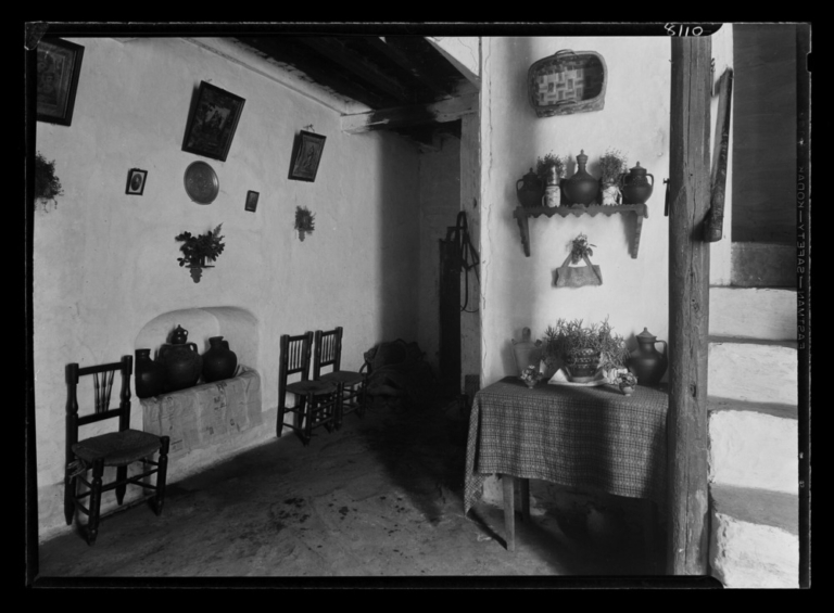 Casa del cura: interior, patio