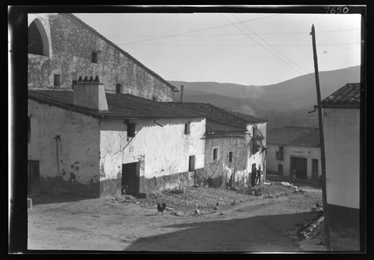 Casas en una calle que baja de La Corredera